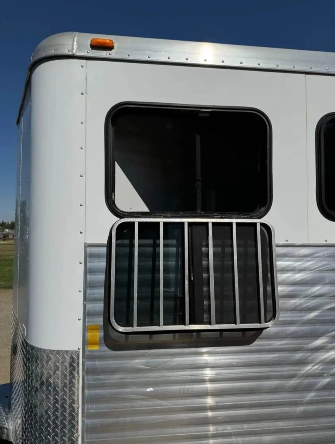 2008 Exiss Sport ES 30B 3 Horse Trailer – Slant Load – Close-up of a horse trailer window with safety bars in the closed position
