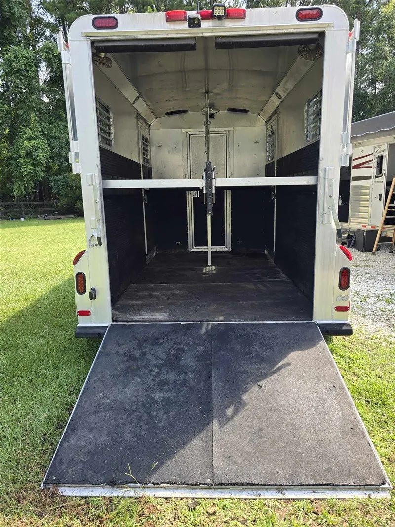 2000 C&C 2 Horse Gooseneck Trailer – Aluminum, Dressing Room – Full rear view of the trailer with the ramp down and doors open