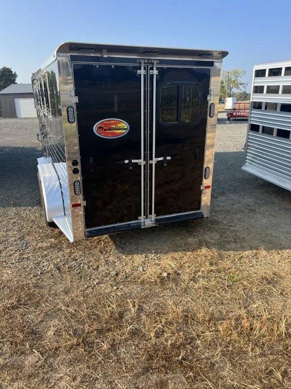 2022 Sundowner 3 Horse Gooseneck – Slant Load – Rear view of the trailer showing the black double rear doors