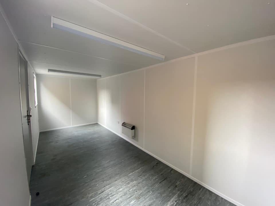 20ft Open-Plan Office Container – Flexible Workspace – empty office interior with white walls and grey flooring
