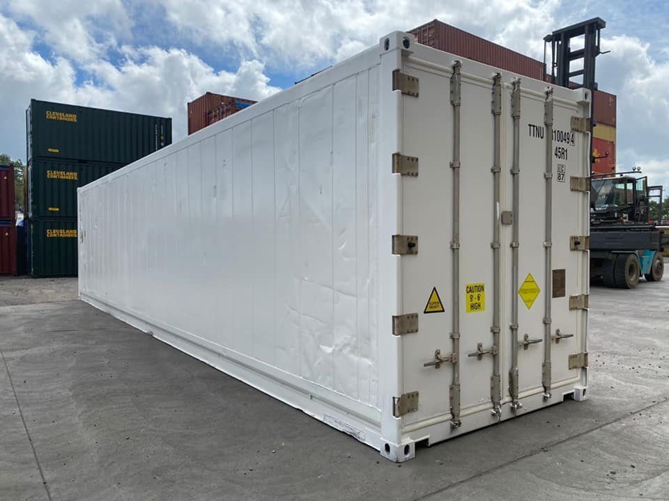 40ft High Cube Reefer Container – Integrated Temperature Logging – three-quarter exterior view of white container with closed cargo doors