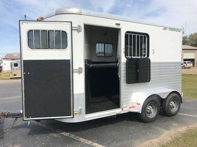 2010 Merhow 2 Horse Slant Trailer – Insulated Roof, Escape Door – Side view of the trailer with the horse entry door open showing interior