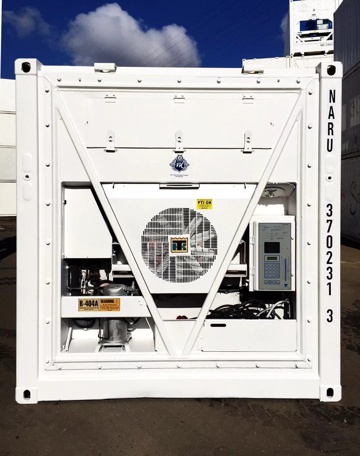 20ft Refrigerated Shipping Container – Thermo King Freezer – front view of white refrigerated container with cooling machinery