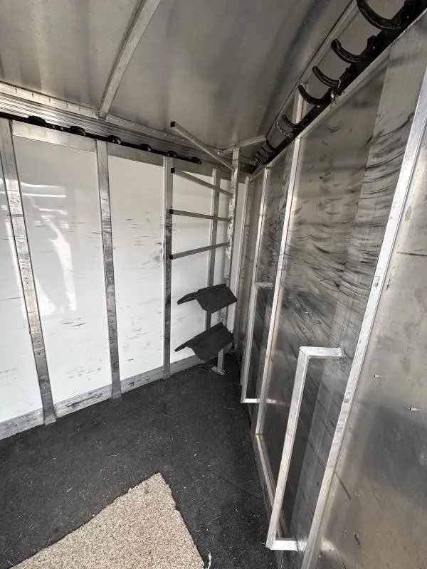 2004 Cherokee Trailers 4-Horse Gooseneck – Rear Tack – Front tack room interior with bridle hooks and saddle rack mounting