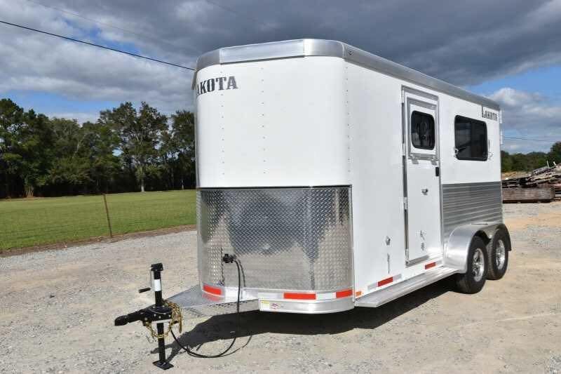 2018 Lakota 2HBPST 2 Horse Trailer – Dressing Room – A front three-quarter view of a white horse trailer with silver diamond plating