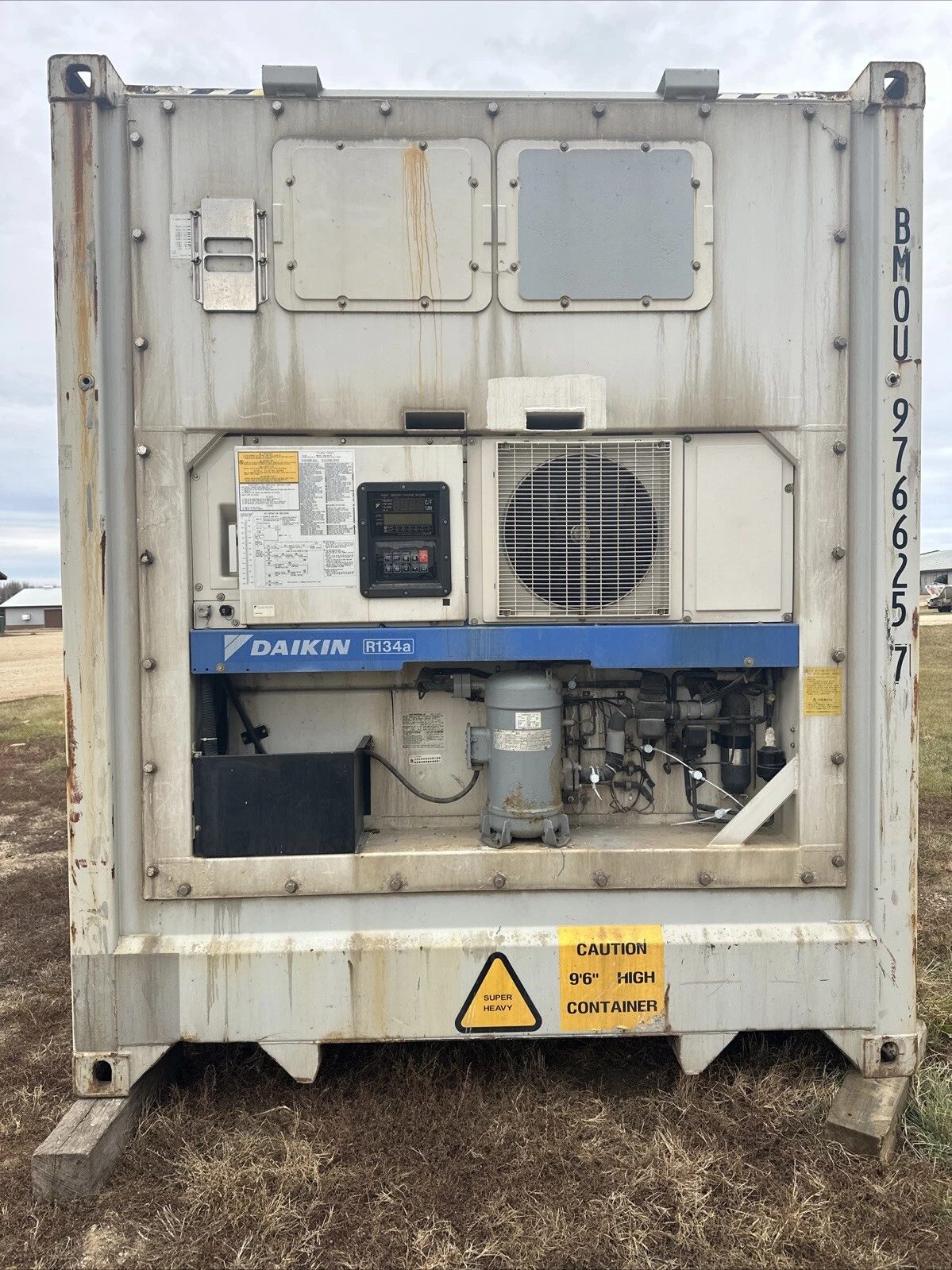 40ft Refrigerated Shipping Container – Daikin Cooling – straight-on refrigeration end of weathered refrigerated shipping container