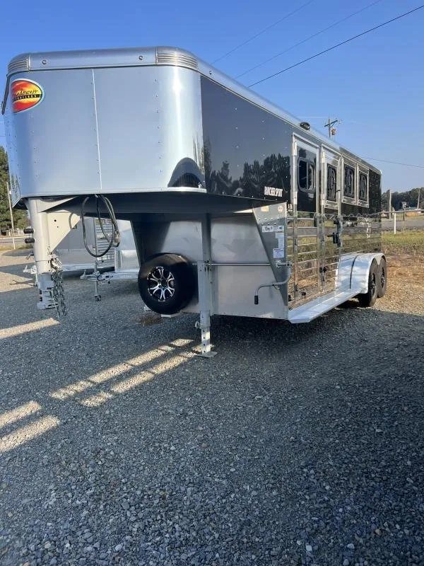 2022 Sundowner 3 Horse Gooseneck – Slant Load – Front three-quarter view of a black and silver gooseneck horse trailer