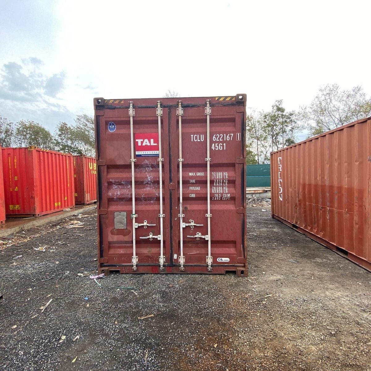 40ft Used Shipping Container – Lockable Double Cargo Doors – front view of closed cargo doors in container yard