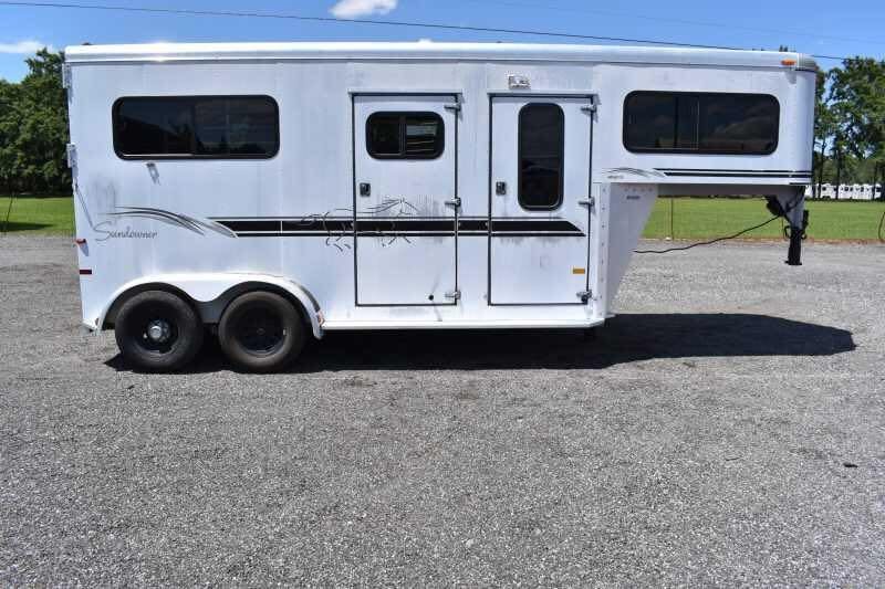 2000 Sundowner 2 Horse Gooseneck Trailer – Dressing Room – Full side view of the trailer showing both entry doors