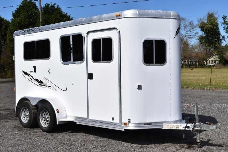 2005 Featherlite 2HST Horse Trailer – Walk-Through Dressing Room – Clean three-quarter shot of the trailer exterior against a blue sky