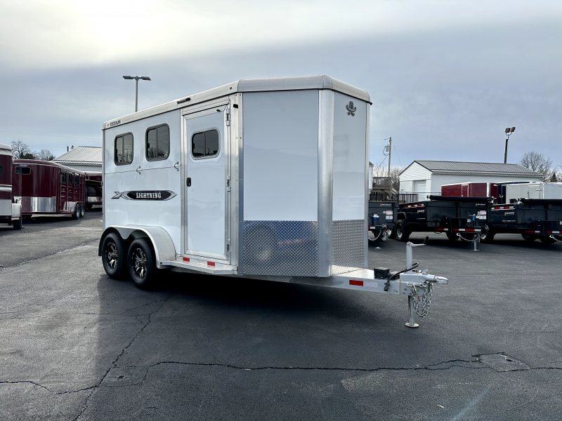 2021 Titan 2 Horse Bumper Pull Trailer – White, Slant Load – Front three-quarter view from the right side of the horse trailer