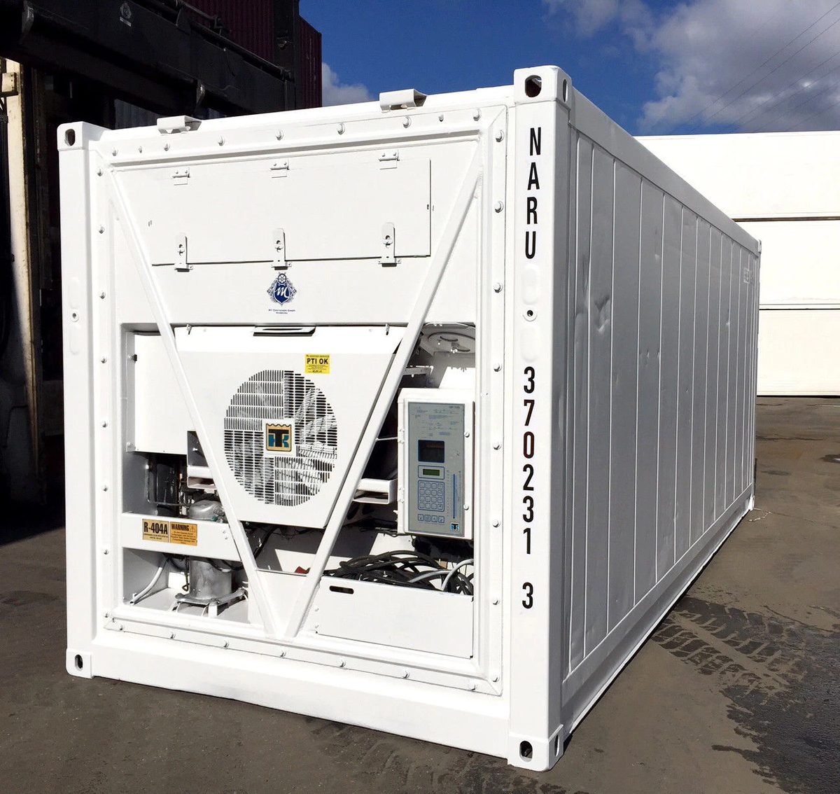 20ft Refrigerated Shipping Container – Thermo King Freezer – three-quarter exterior view of white container with refrigeration equipment