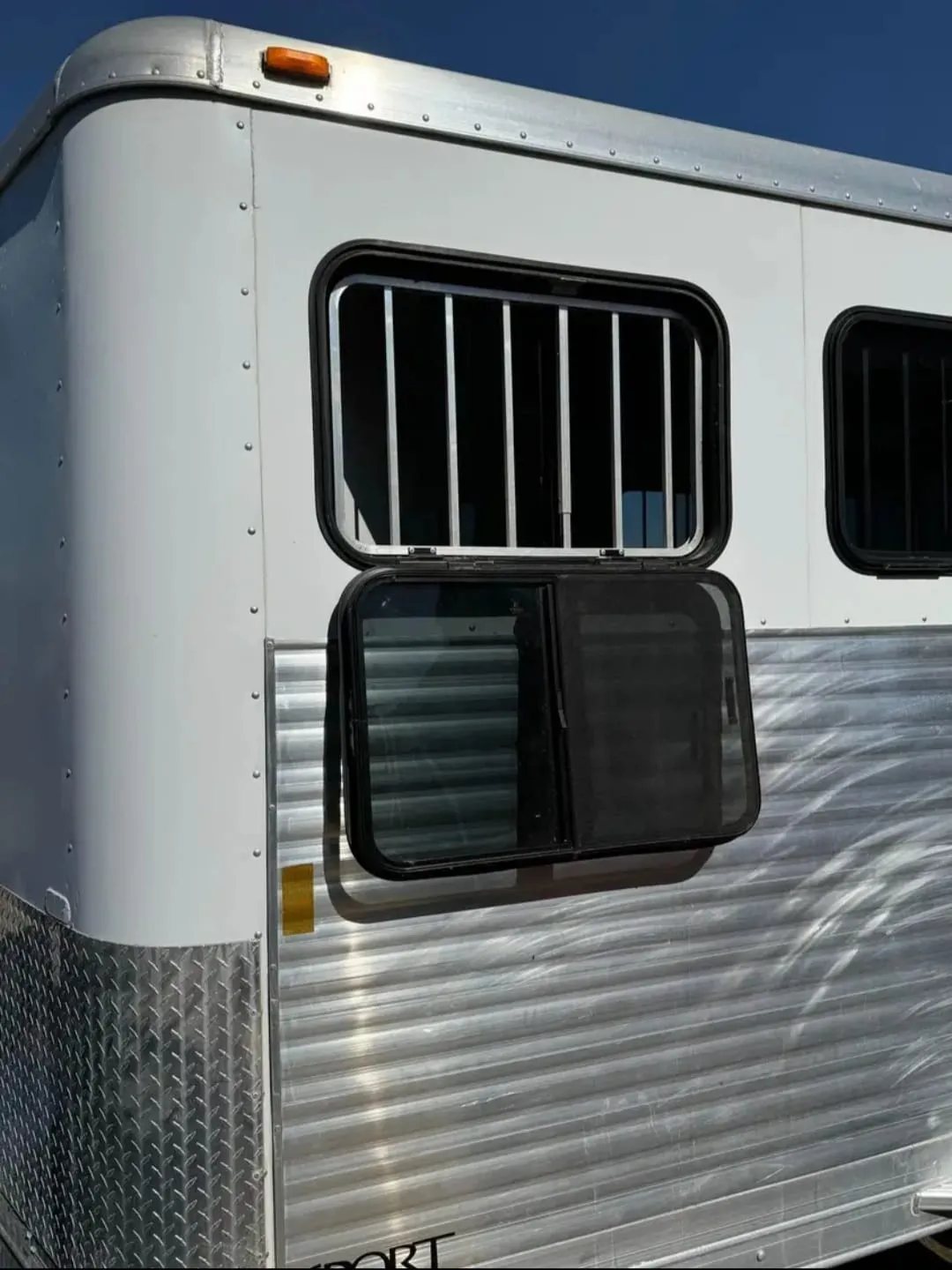2008 Exiss Sport ES 30B 3 Horse Trailer – Slant Load – Close-up of a drop-down horse trailer window with safety bars open