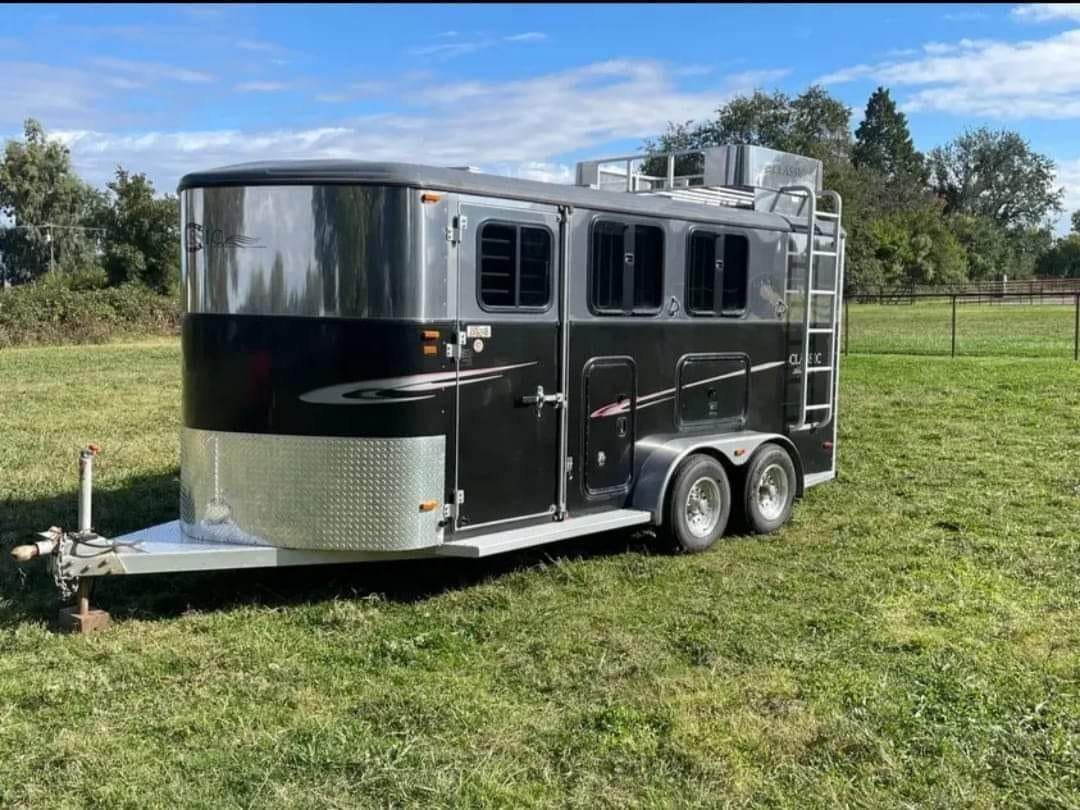 2005 Classic 16 ft 3 Horse Trailer – Dual Tack – A three-quarter exterior view of a black and silver horse trailer on grass