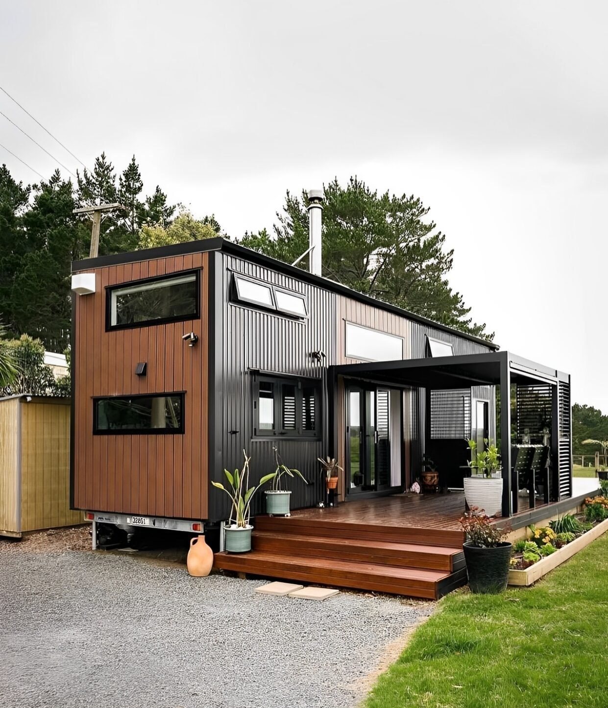 40ft Prefab Container Home – Loft & Covered Deck – Luxury 40ft prefab container house with easy-folding sandwich panels — 40ft — new in new condition