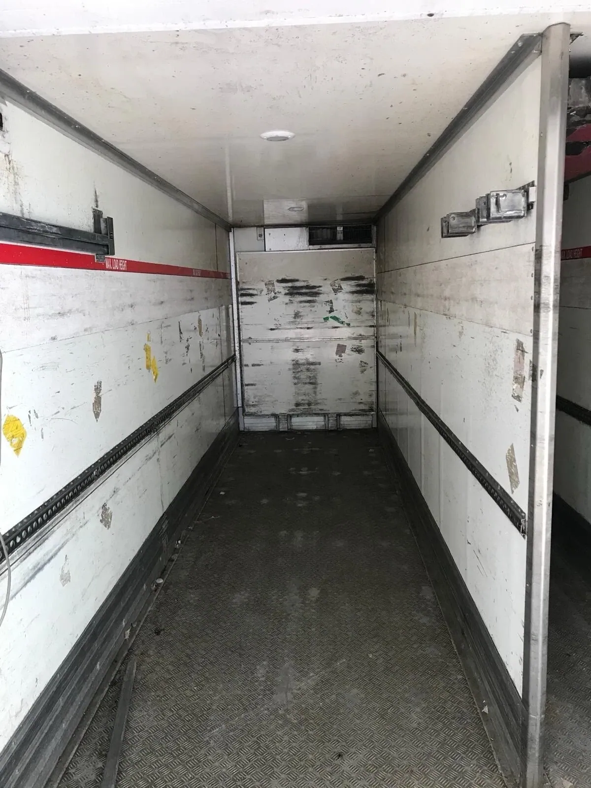 27ft–45ft Used Refrigerated Containers – Chiller & Freezer – empty refrigerated compartment with scuffed walls and metal floor