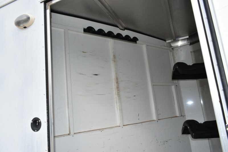 2005 Sundowner 2 Horse Trailer – Sunlite Straight Load – Upper corner of dressing room showing bridle hooks and interior light