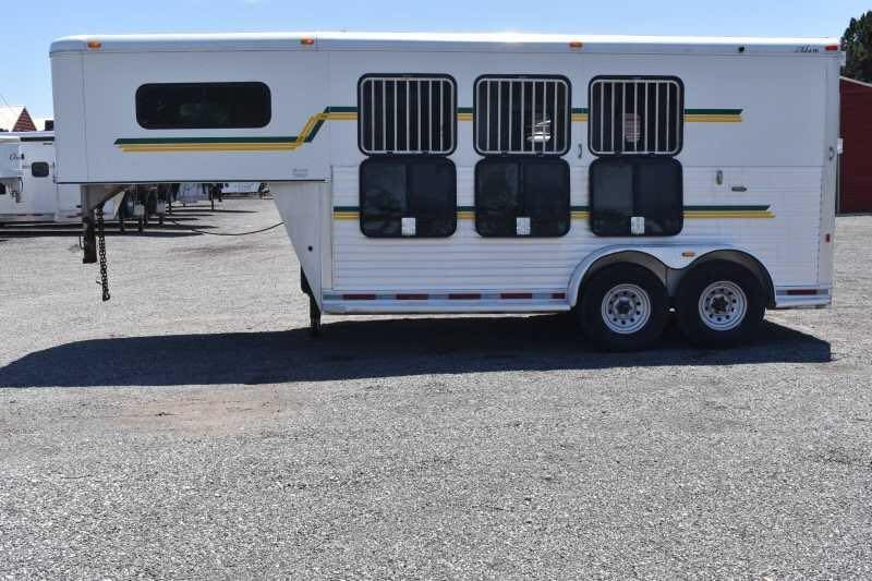 2006 Adam 7302 3 Horse Trailer – Aluminum, Dressing Room – Left side profile of the horse trailer showing drop-down windows