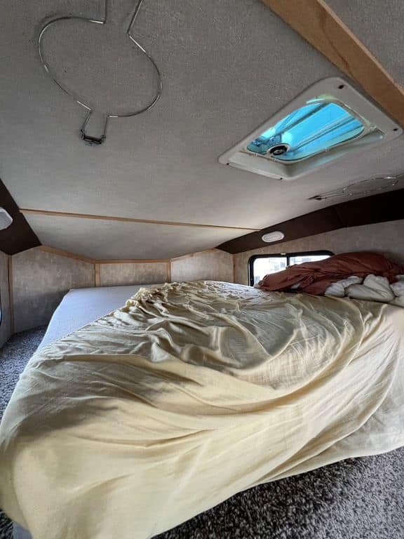 2020 Trails West Sierra 4 Horse Gooseneck – Comfort Package – Sleeping area in the gooseneck with mattress and roof vent
