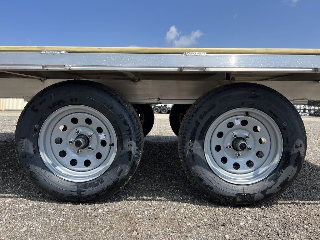 2024 Cargo Pro 101 in Deckover Trailer – Aluminum – Close-up of the tandem axles and silver steel wheels under the trailer frame