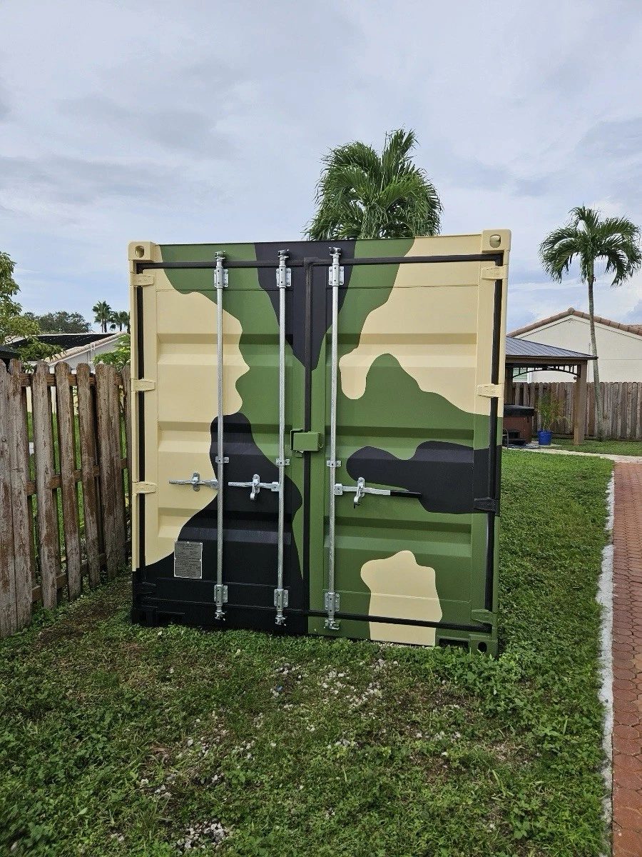 20ft Wind & Watertight Storage Container – Camouflage Finish – front view of camouflage container with cargo doors closed