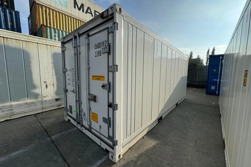 30ft Refrigerated Container – Stationary Cold Storage – three-quarter exterior view of refrigerated container with doors closed