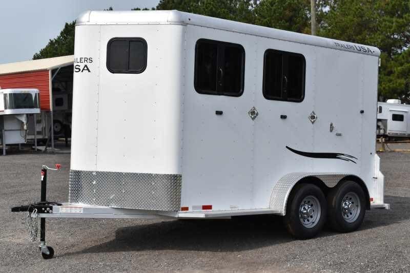 2019 Trailers USA 2 Horse Trailer – Aluminum, Dressing Room – Front three-quarter view of the road side showing windows and diamond plate