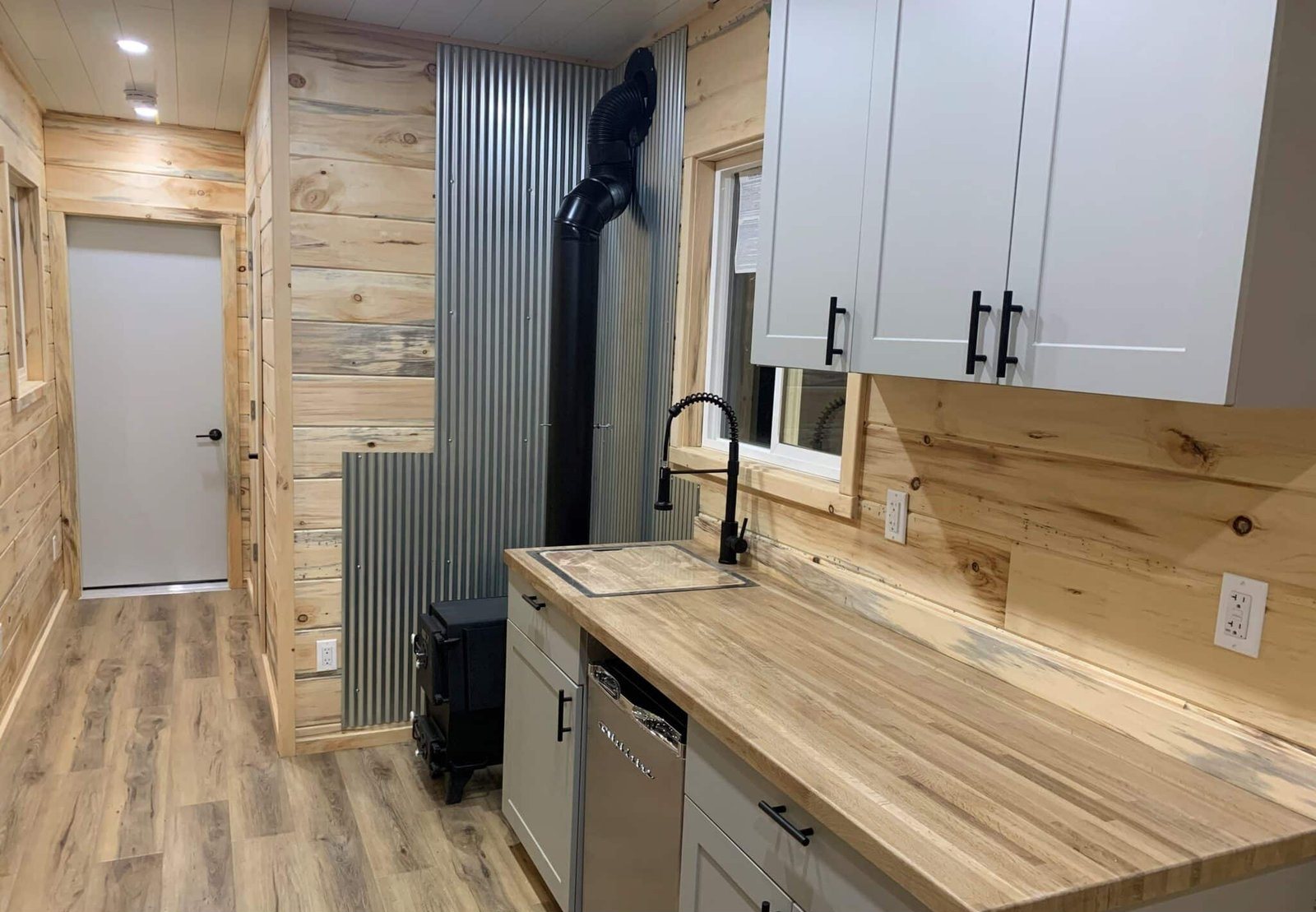 40ft Augustine Container Home – Open Plan, 1 Bath – 40FT Augustine Luxury Container Home with Kitchen, Bathroom & Garage | Ready to Ship | Free USA Delivery — 40ft — new in new condition (13)