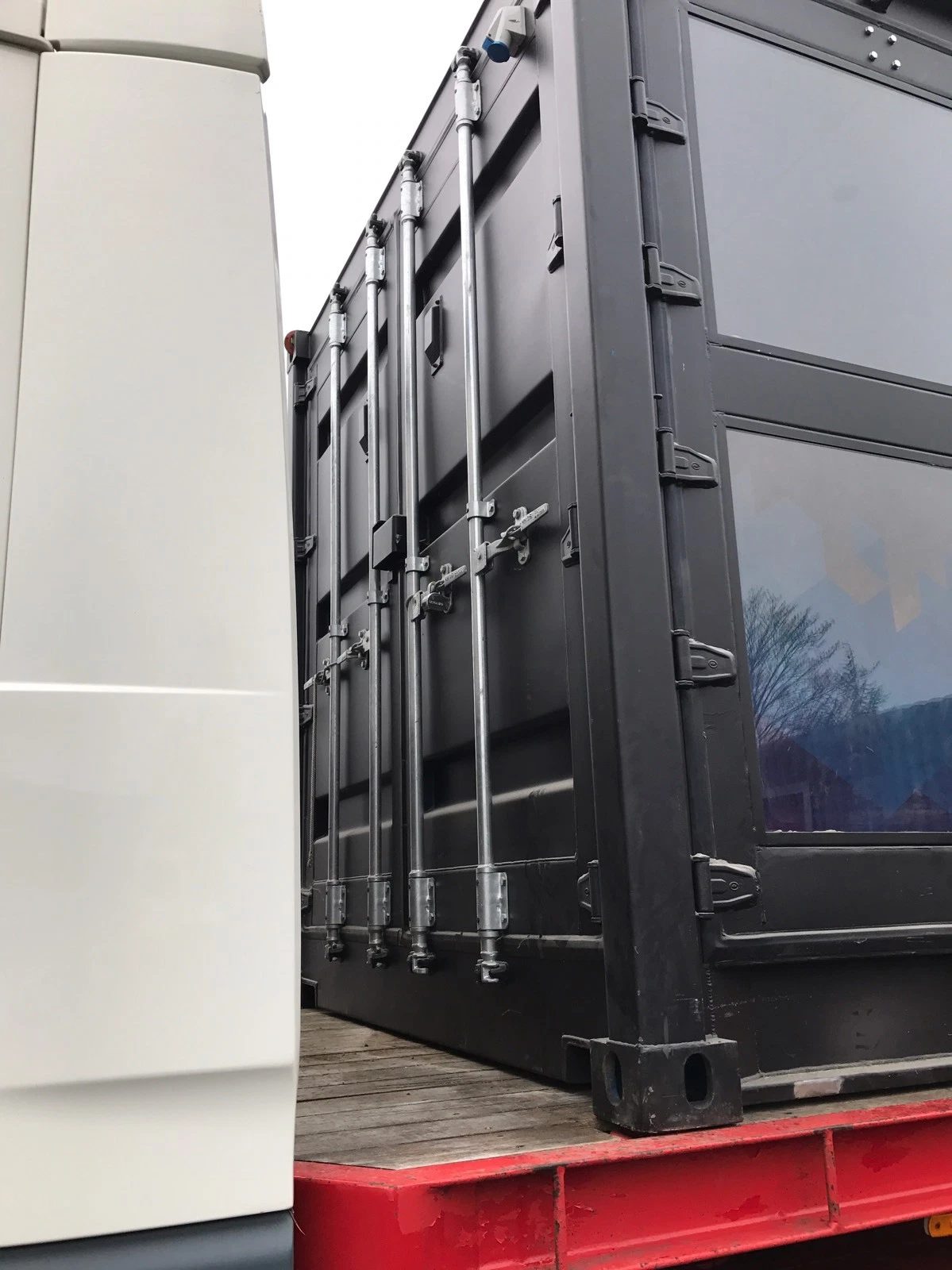20ft Used Shipping Container – Integrated Glass Windows – closed container cargo doors and windows on truck bed