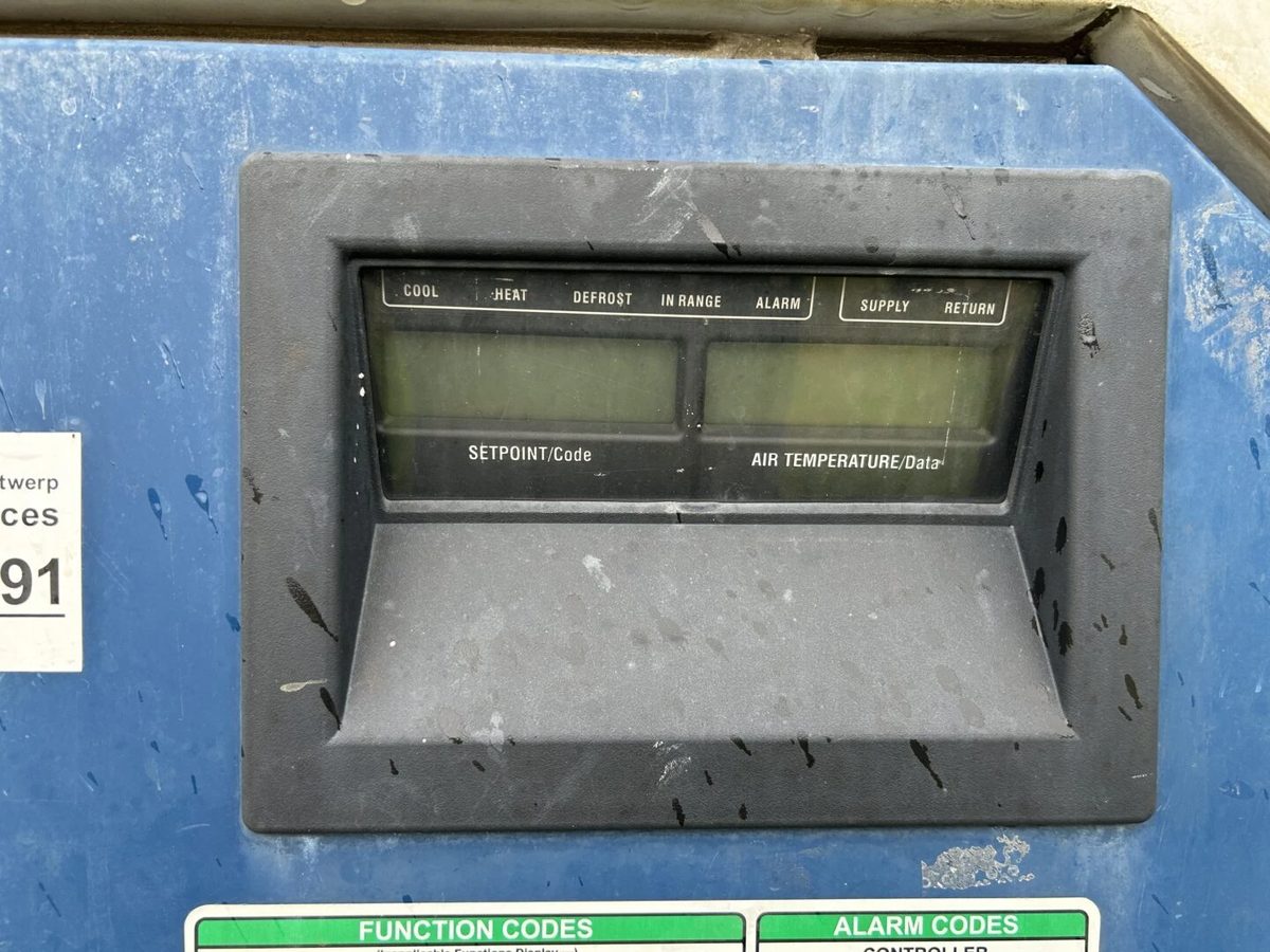 40ft High Cube Refrigerated Container – Insulated Storage – close-up of refrigeration temperature display and control panel