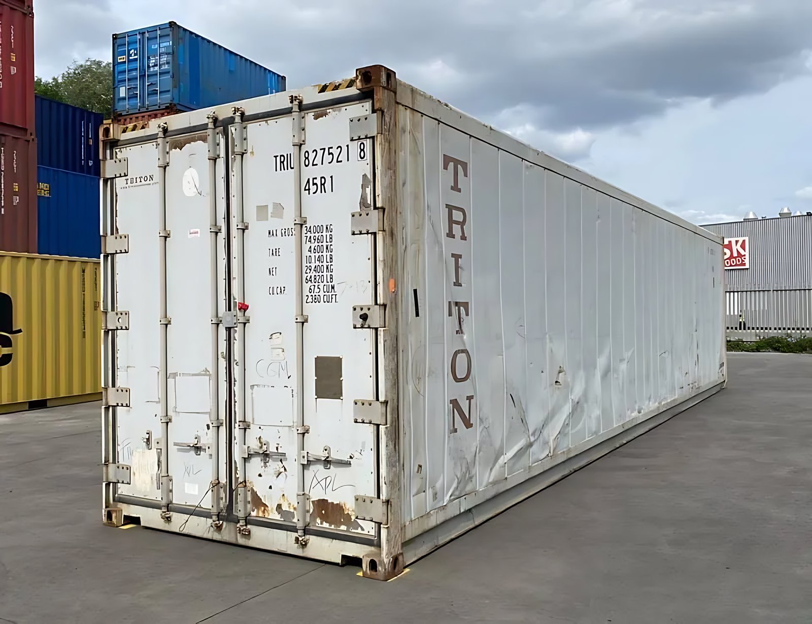 40ft High Cube Reefer Container – Integrated Cold Storage – three-quarter exterior view of weathered refrigerated container with closed doors