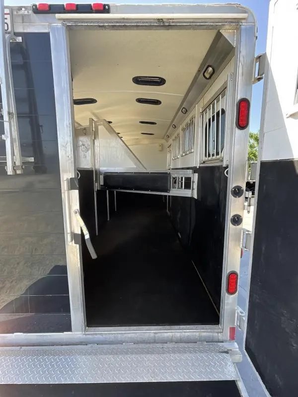 2005 Jamco 4 Horse Gooseneck Trailer – Blue, Air Suspension – Looking into the trailer through the open rear double doors