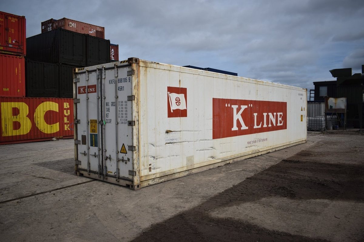 40ft Refrigerated Shipping Container – Digital Temperature Control – three-quarter exterior view of weathered refrigerated container with closed doors