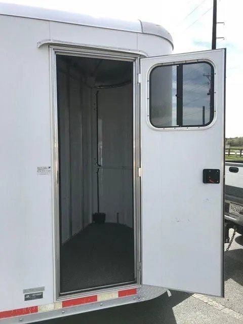 2010 Merhow 2 Horse Slant Trailer – Insulated Roof, Escape Door – Close-up of an open trailer door showing the frame and interior floor