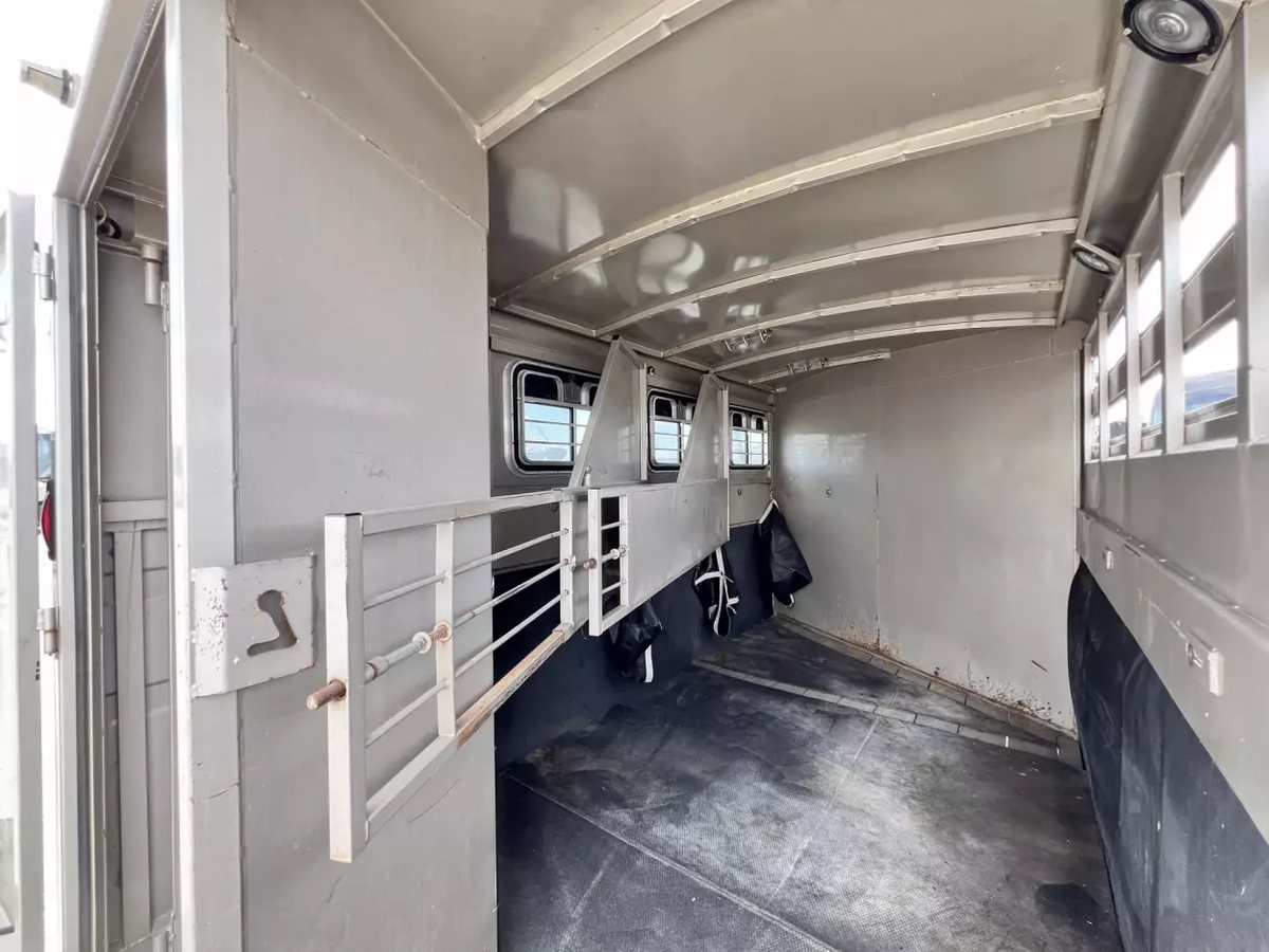 2001 Titan 3 Horse Gooseneck Trailer – Steel, Dressing Room – Internal view of the horse stalls with metal dividers