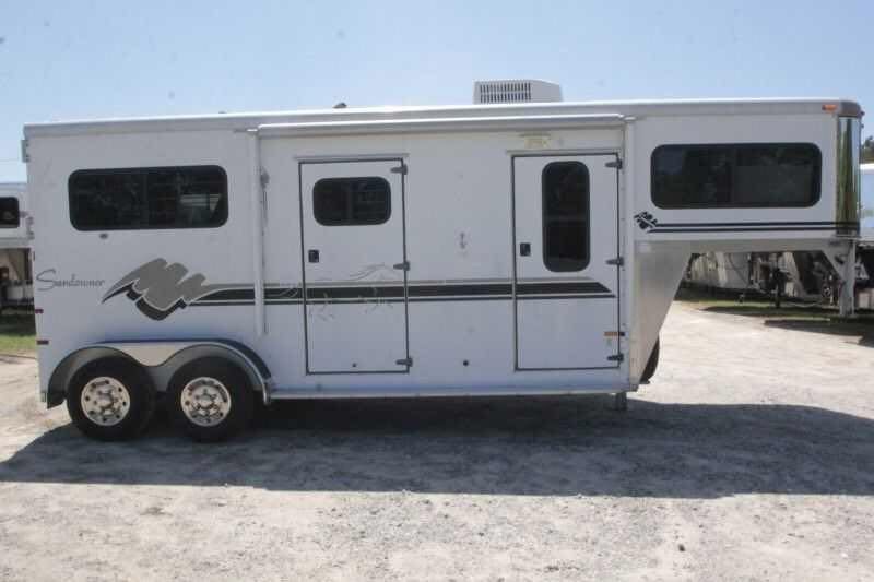 1999 Sundowner 20 ft Horse Trailer – Weekender – Full profile view of the passenger side of the white horse trailer