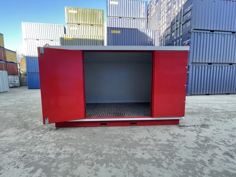 4 x 2 m (13.1 x 6.6 ft) Flat-Pack Store – Insulated, Red – A red insulated storage unit with double doors wide open showing the interior grate floor