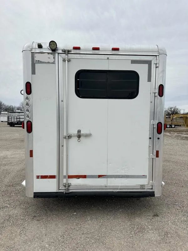 2004 Hart 3 Horse Gooseneck Trailer – Weekender Living Quarters – Direct rear view of the trailer with the back door closed