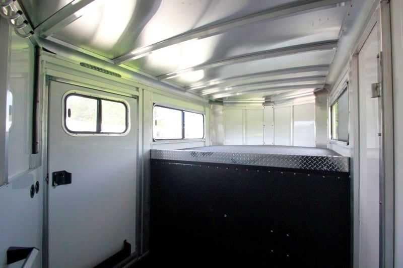 2016 Sundowner 3 Horse Gooseneck – Aluminum, Dressing Room – Inside the tack room area looking towards the carpeted gooseneck sleeping deck