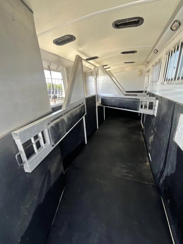 2005 Jamco 4 Horse Gooseneck Trailer – Blue, Air Suspension – View through the interior horse area showing rubber flooring and dividers