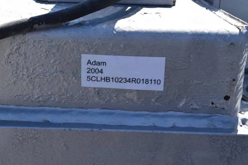 2004 Dalton 2 Horse Bumper Pull Trailer – Aluminum, Straight Load – Close-up of a white sticker showing the year, model, and VIN number