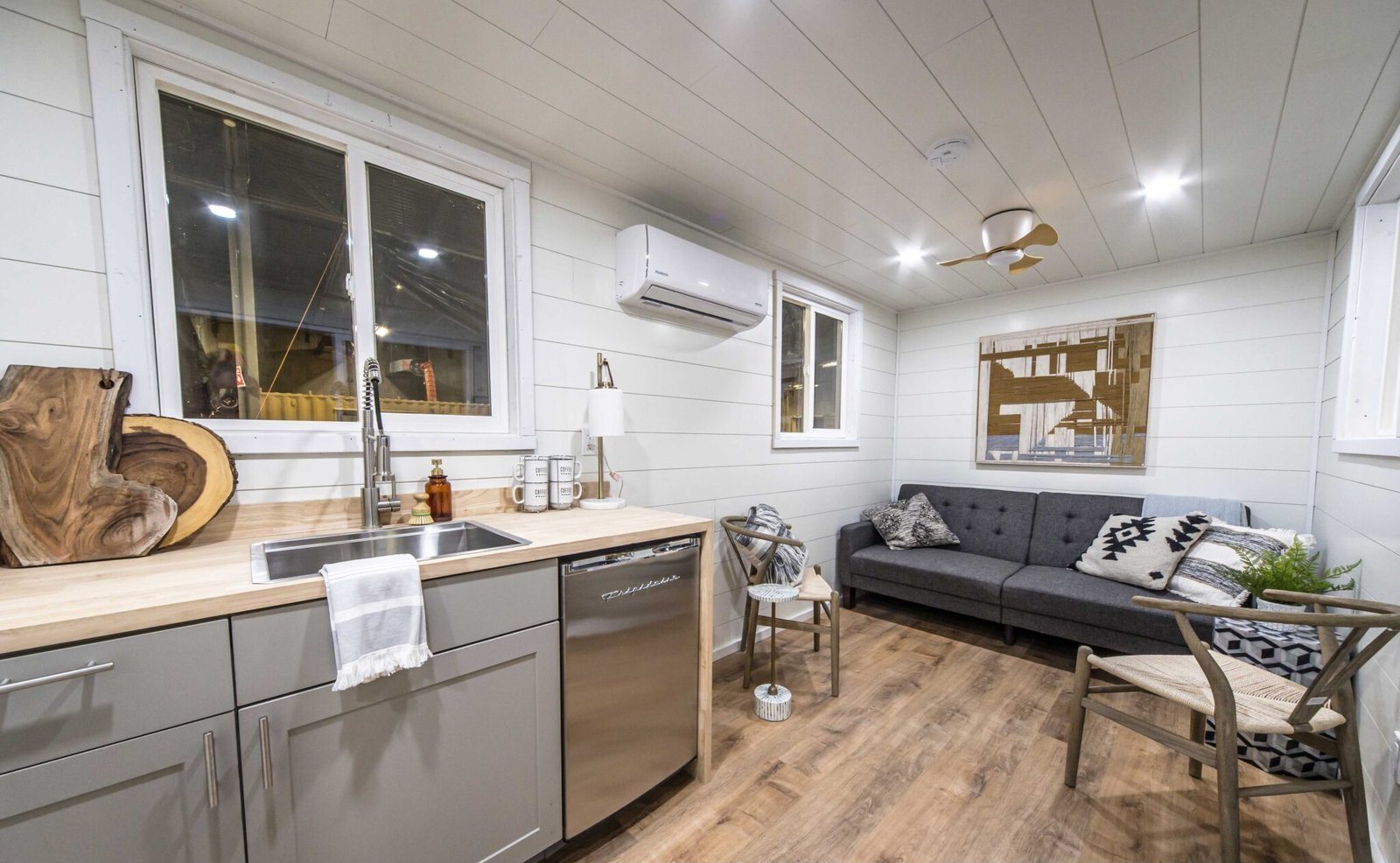 20ft Ezra Container Home – Open Layout, Full Bath – 20FT Ezra Modern Container Home | Turnkey Tiny House | Portable Prefab Container Home — 20ft — new in new condition (4)