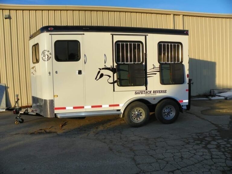 2022 Double D 2 Horse Bumper Pull – Reverse Slant – Side view of trailer with windows open showing interior bars