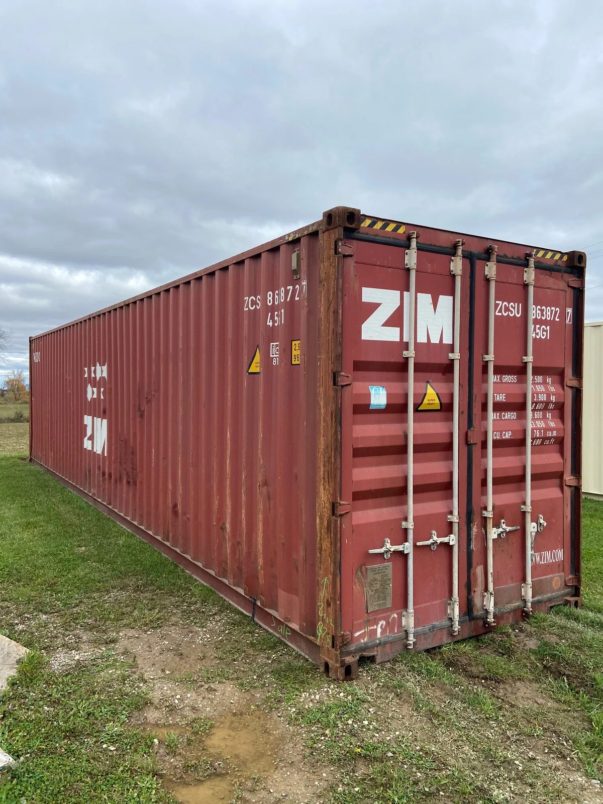 40ft High Cube Used Shipping Container – Lockable Cargo Doors – three-quarter exterior view of weathered container with closed cargo doors