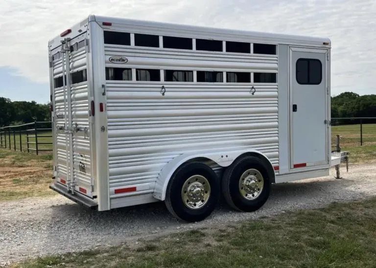 2013 Cimarron 3 Horse Bumper Pull – Aluminum, Dressing Room – Rear three-quarter view from the right side with closed doors