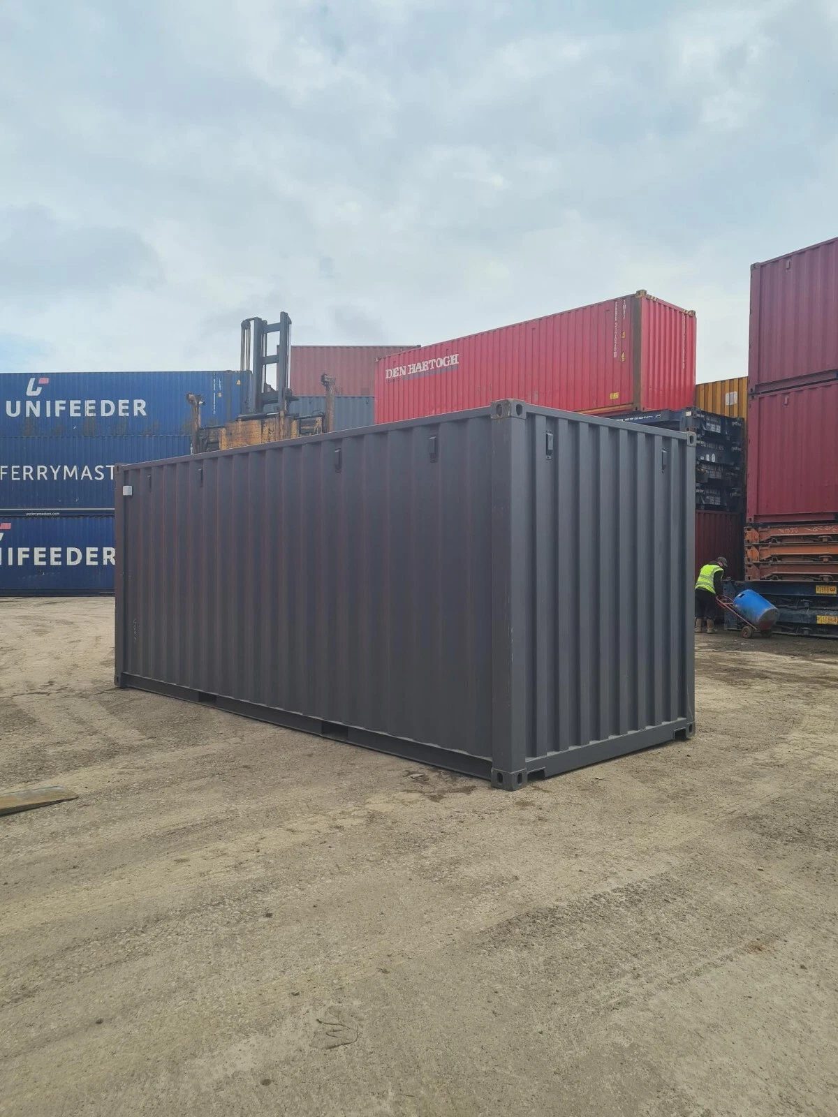20ft One-Trip Shipping Container – Double Cargo Doors – Three-quarter exterior view of grey container with solid end visible