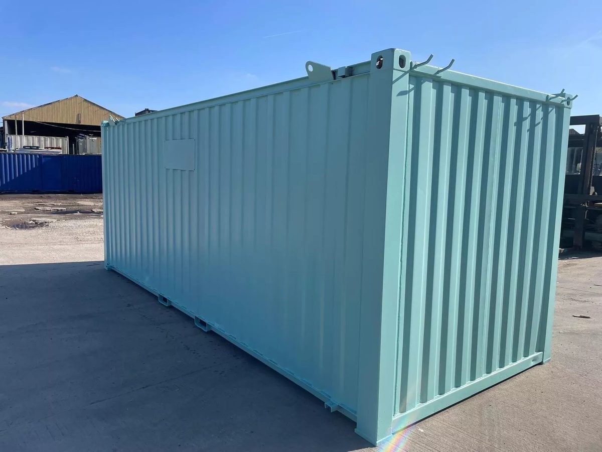 20ft Refurbished Storage Container – Anti-Vandal Doors – three-quarter exterior view of storage container with solid end wall