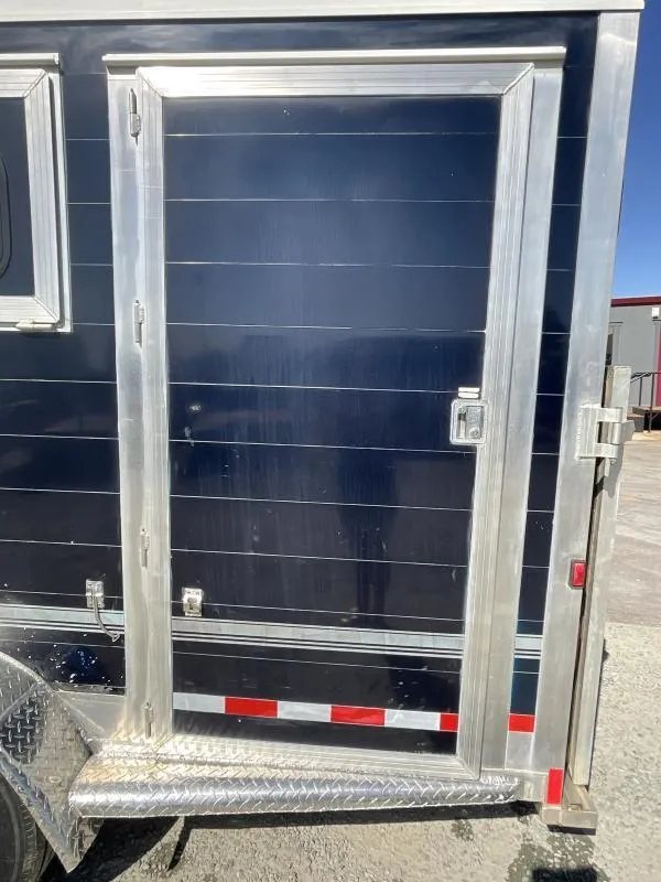 2005 Jamco 4 Horse Gooseneck Trailer – Blue, Air Suspension – Exterior view of a closed door on the side of the trailer