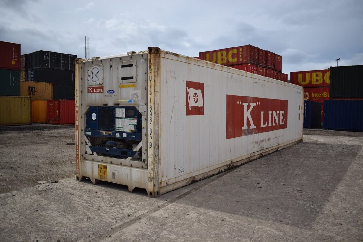 40ft Refrigerated Shipping Container – Digital Temperature Control – three-quarter exterior view of weathered refrigerated container with cooling machinery