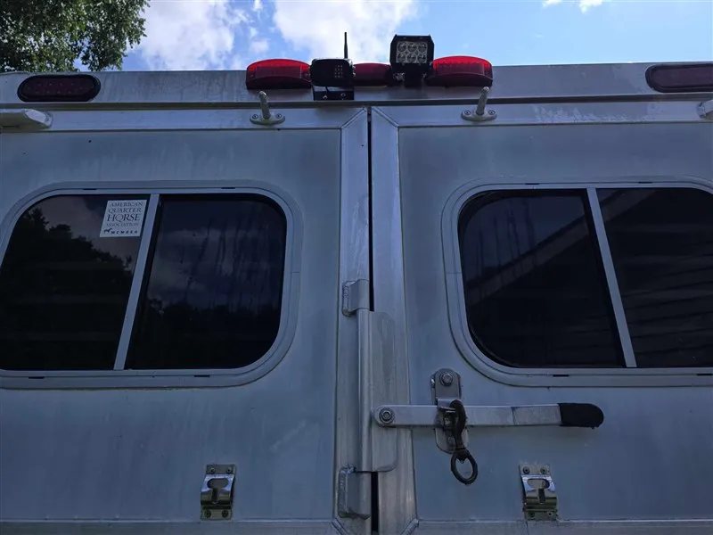 2000 C&C 2 Horse Gooseneck Trailer – Aluminum, Dressing Room – Close-up of the rear upper lights and backup camera mounted on the frame